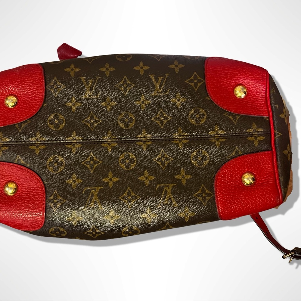 Louis Vuitton Monogram Shoulder Bag in Brown and Red - Picture 4 of 7